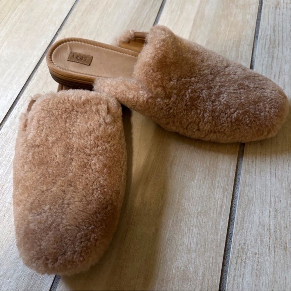 UGG Women's Size 11 Tan Lambs Fur Mules